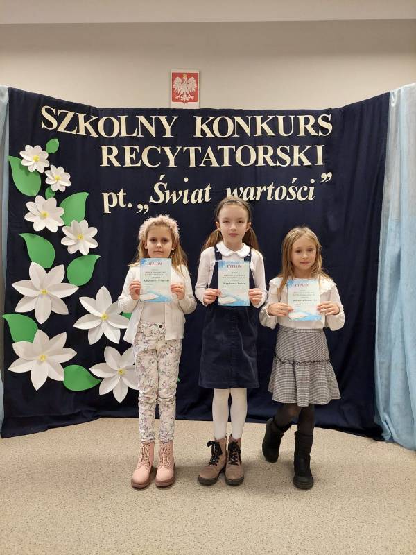 Laureatki konkursu recytatorskiego